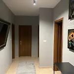 Super House 2 Blloku - 3 * Tirana