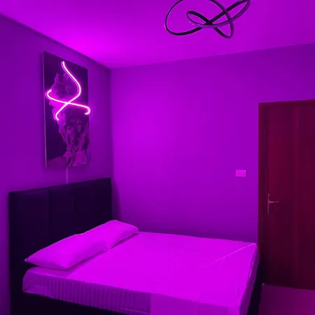 Super House 2 Blloku - 3 Апартаменты Тирана