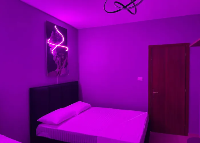 Super House 2 Blloku - 3 דירה טיראנה